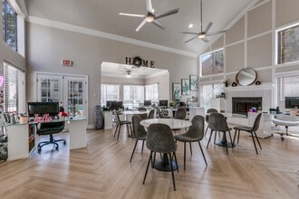 Seacrest Apartments in Garland, TX - Foto de edificio - Building Photo