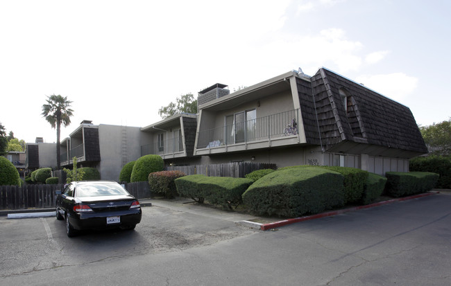 Matheson Apartments in Sacramento, CA - Foto de edificio - Building Photo