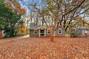 1068 Rebel Forest Dr SE in Atlanta, GA - Building Photo