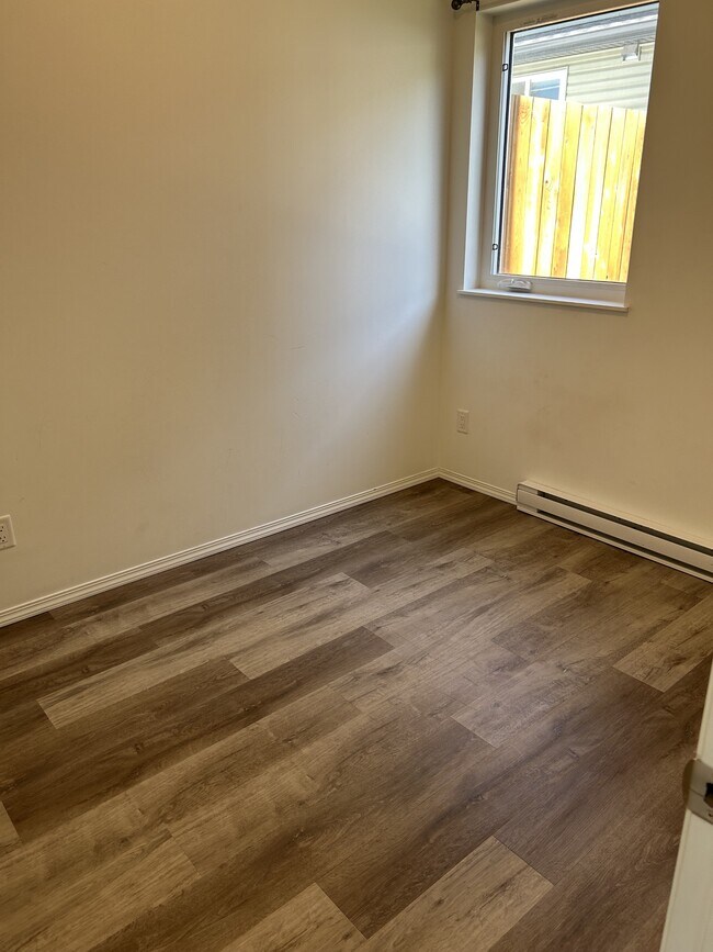 12034-12041 41 St NW in Edmonton, AB - Building Photo - Building Photo