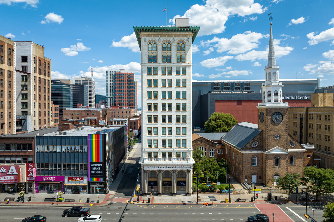 Indigo Residence in Newark, NJ - Building Photo