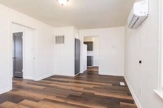 1301 E Mount Vernon St in Wichita, KS - Building Photo - Building Photo