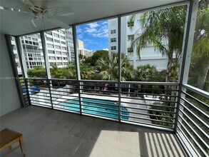 301 Sunrise Dr in Key Biscayne, FL - Building Photo - Building Photo