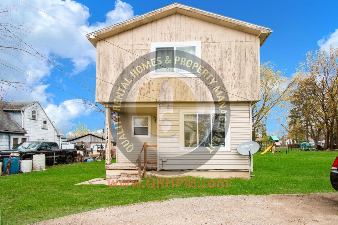 2145 E McLean Ave in Burton, MI - Building Photo