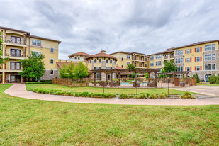 Aventine at Kessler in Dallas, TX - Building Photo