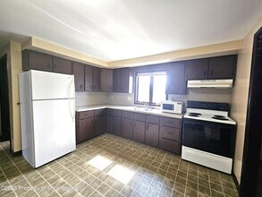 526 Hughes Ct in Scranton, PA - Foto de edificio - Building Photo