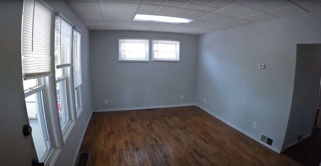 1777 Marks Ave, Unit #1 in Akron, OH - Foto de edificio - Building Photo