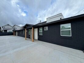 206 E 33rd St in Houston, TX - Building Photo