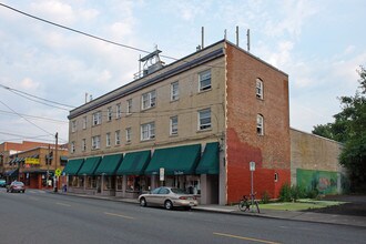 3401-3419 SE Belmont St in Portland, OR - Foto de edificio - Building Photo