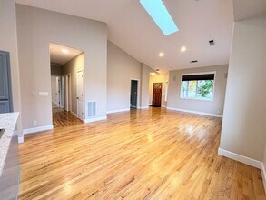 2537 Eagle Creek Ln in Ashland, OR - Building Photo - Building Photo