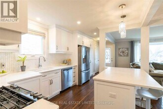 31 Rensburg Dr in Toronto, ON - Building Photo - Building Photo