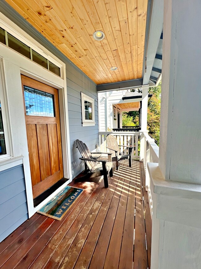 1707 SW Moss St in Portland, OR - Building Photo - Building Photo