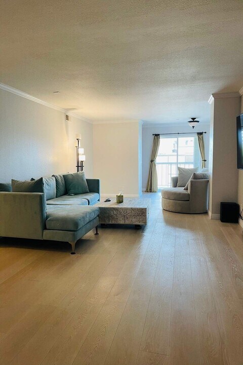 10751 Wilshire Blvd in Los Angeles, CA - Building Photo