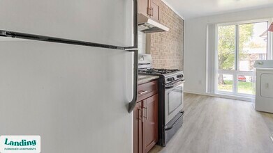 6220 Springhill Dr, Unit 9324-203 in Greenbelt, MD - Foto de edificio - Building Photo