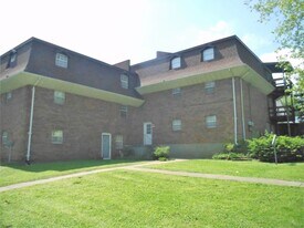 538 Vandalia St, Unit 2 in Collinsville, IL - Building Photo