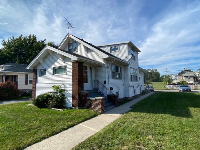 2718 Ridge Rd