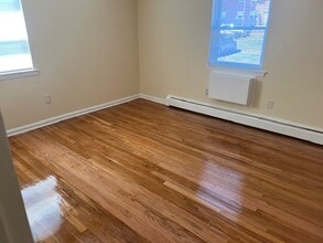 Brooklawn Gardens in Wayne, NJ - Building Photo - Building Photo