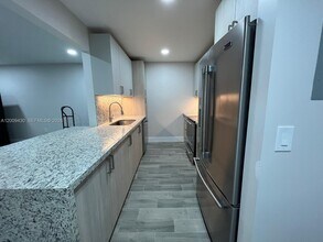 8425 NW 8th St in Miami, FL - Foto de edificio - Building Photo