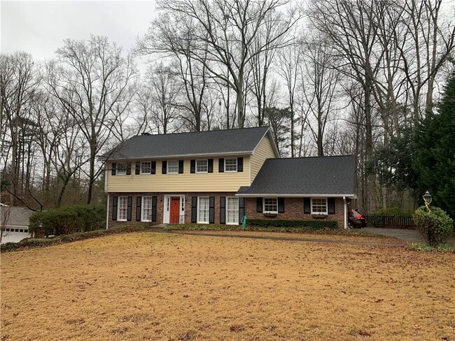 property at 3896 Parkcrest Dr NE