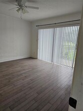 2510 SW 81st Ave in Davie, FL - Foto de edificio - Building Photo