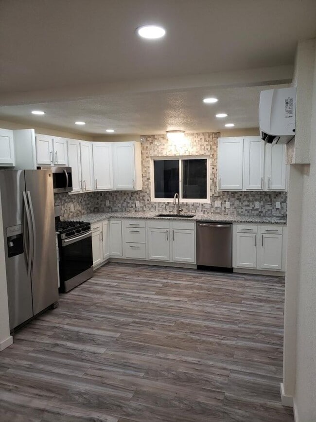 property at 2412 N Cactus St