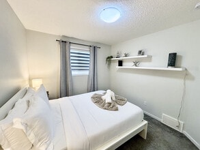 20548-20100 100 Ave NW in Edmonton, AB - Building Photo - Building Photo