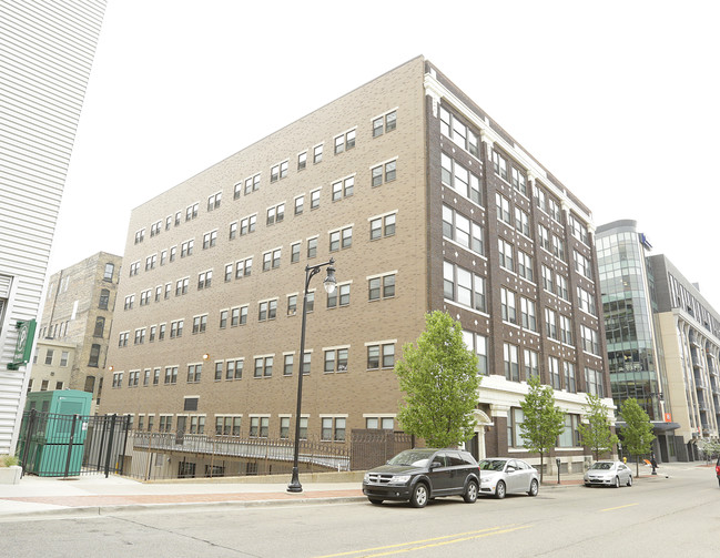 Weston Apartments in Grand Rapids, MI - Foto de edificio - Building Photo