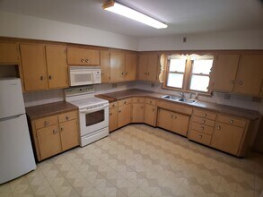 703 E Academy St in Owatonna, MN - Building Photo - Building Photo
