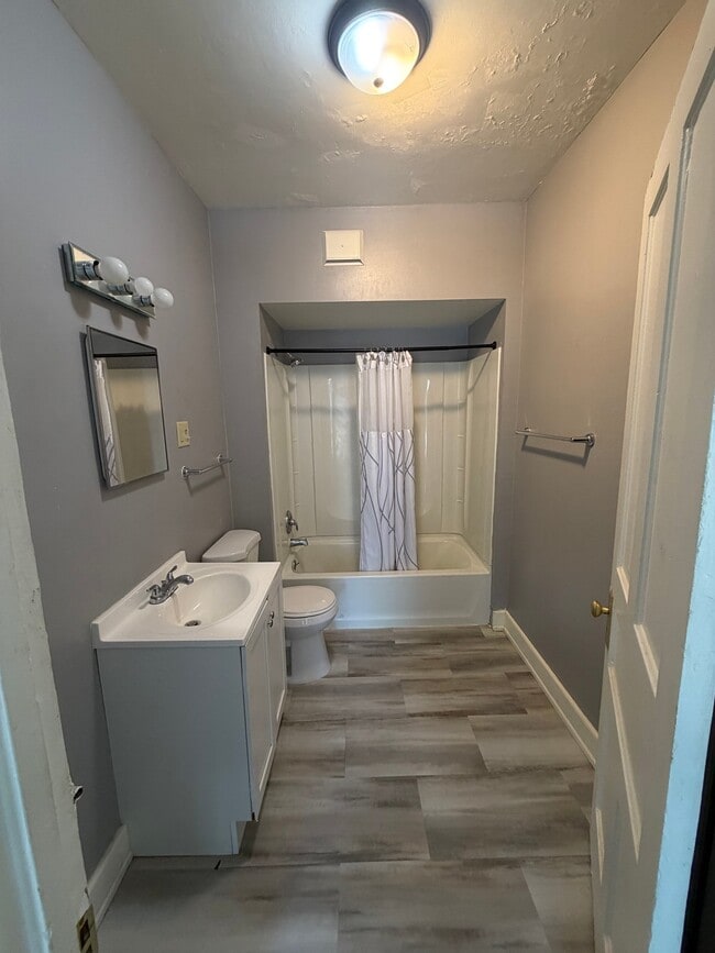830 E Locust St, Unit 2