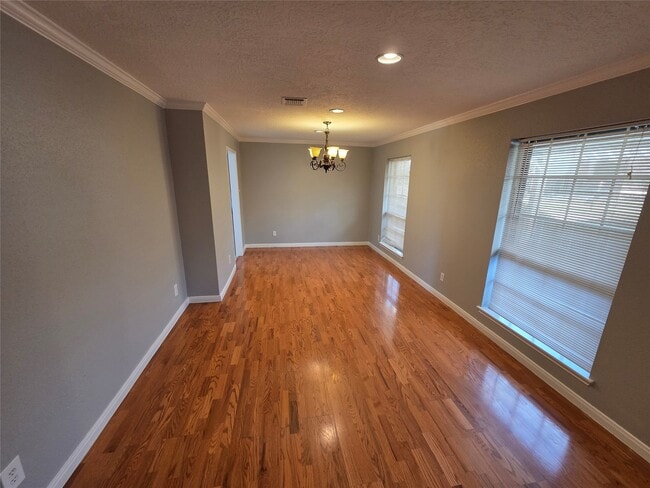 305 W Castle Harbour Dr