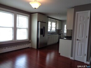 15 Bradley Ave in Branford, CT - Building Photo - Building Photo