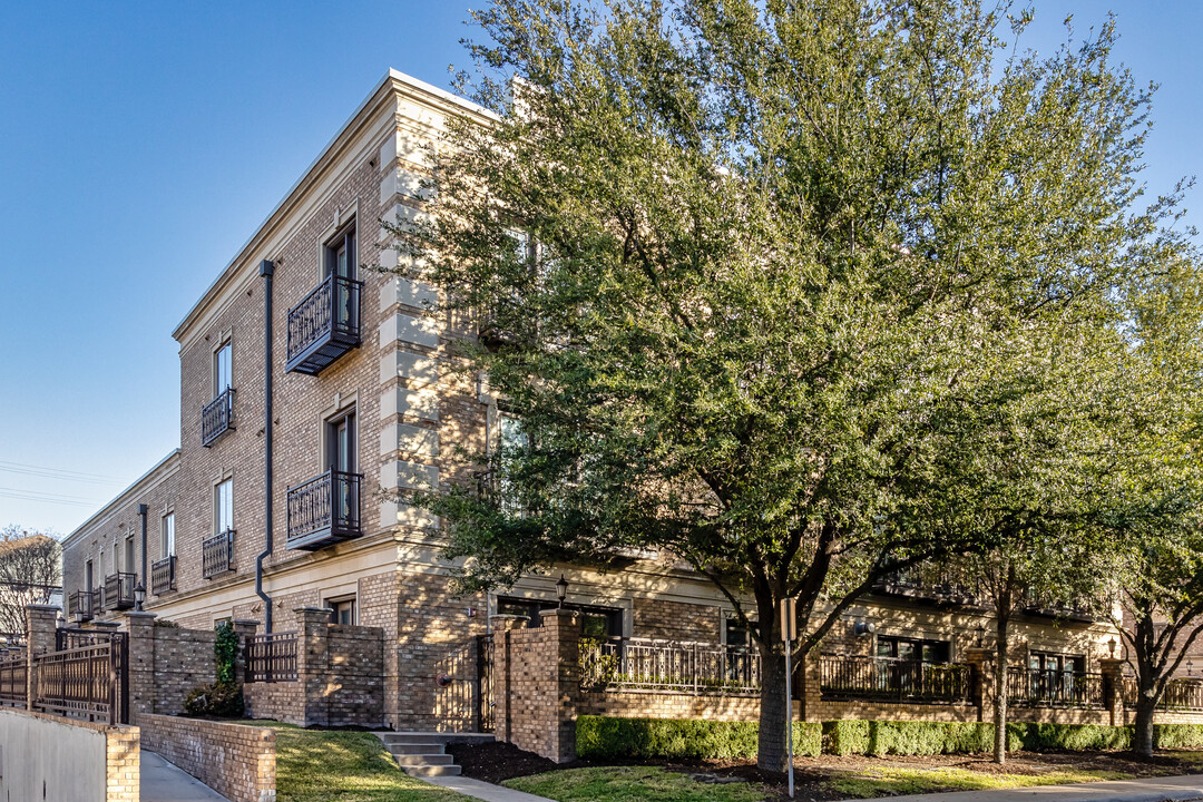 6615 Bandera Ave in Dallas, TX - Building Photo