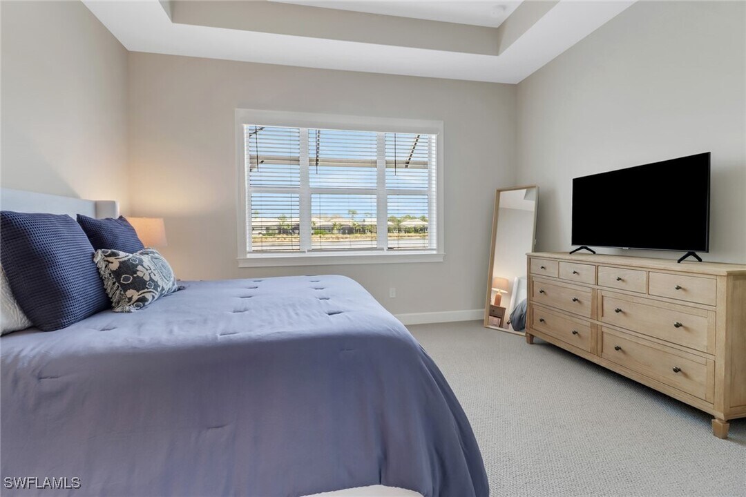 6299 Arriba Ave in Naples, FL - Building Photo