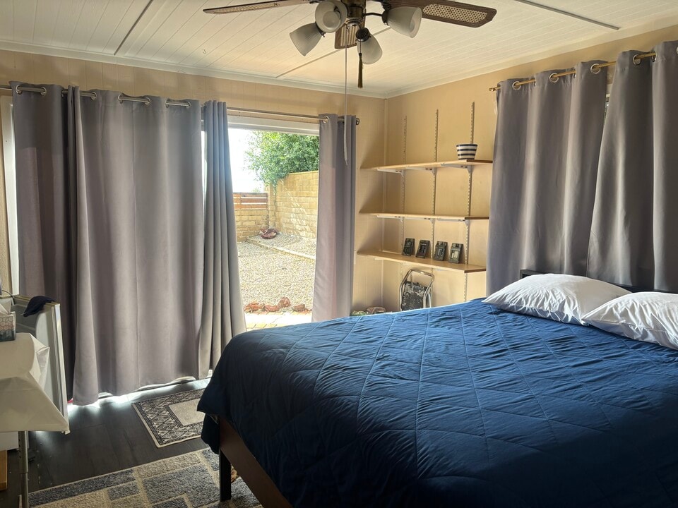 23465 Via Ronda in Mission Viejo, CA - Foto de edificio