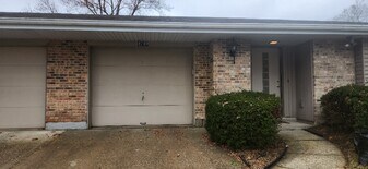 4749 Foxdale Dr in Dayton, OH - Building Photo