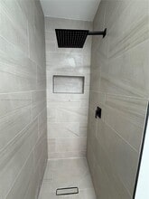 1310 NW 41st St in Oakland Park, FL - Foto de edificio - Building Photo