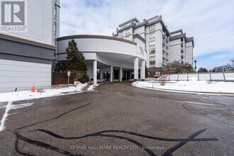 11121 Yonge St in Richmond Hill, ON - Building Photo - Building Photo