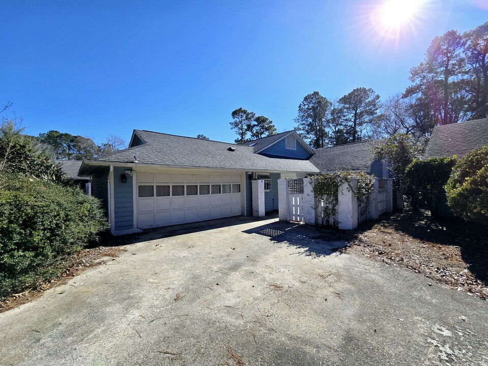 98 Red Bird Ln in Hampstead, NC - Building Photo