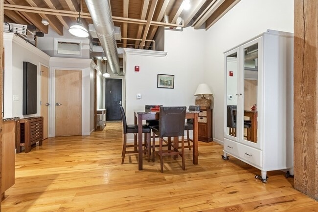 111 Beach St, Unit 3D in Boston, MA - Foto de edificio - Building Photo