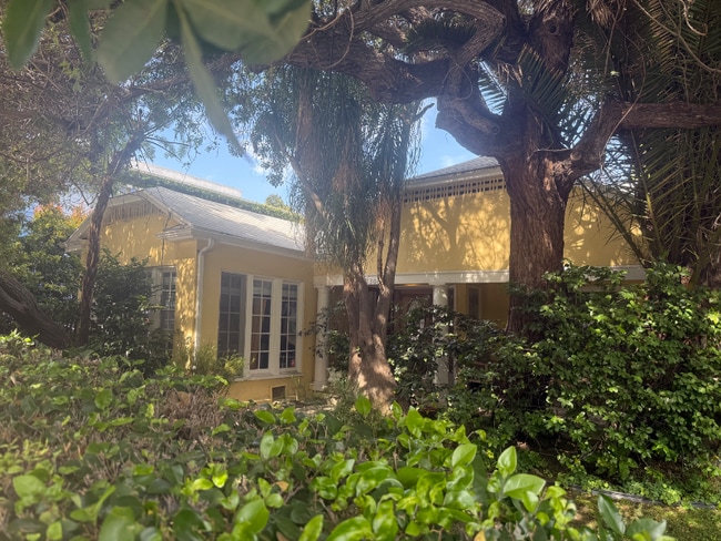 2306 Beachwood Dr