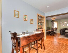 1913 N 118th St in Wauwatosa, WI - Building Photo