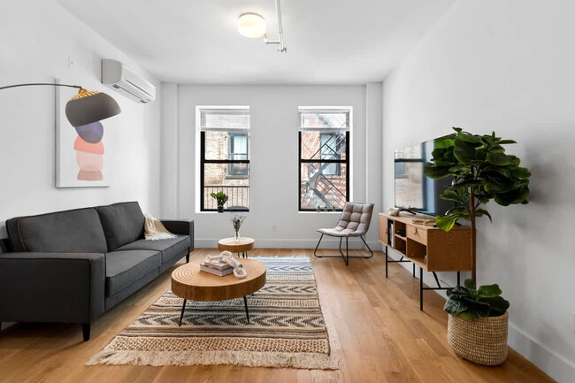 property at 517 W 45th St