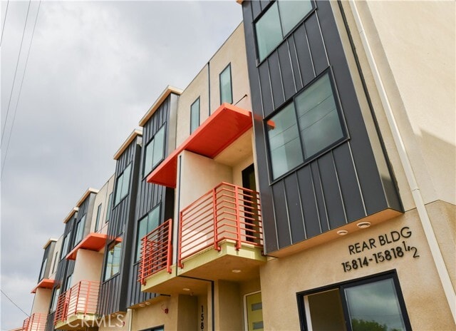 property at 15810 Villas Ln