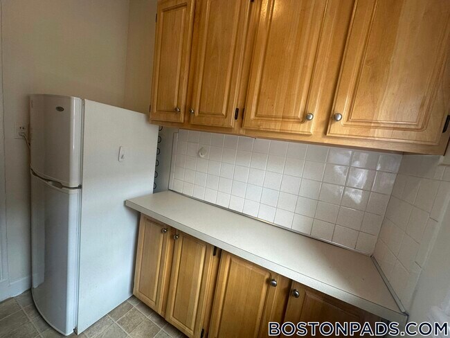 1148 Commonwealth Ave, Unit 18 in Boston, MA - Building Photo - Building Photo