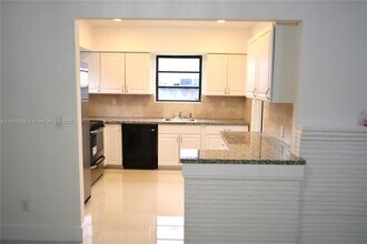1998 NE 180th St in North Miami Beach, FL - Building Photo - Building Photo