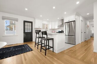 24 Maplewood Dr in Greenwich, CT - Building Photo - Building Photo
