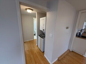 49 Van Cott Ave, Unit 2nd Floor in Farmingdale, NY - Foto de edificio - Building Photo