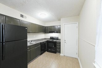 2879 Beverly Hills St in Memphis, TN - Building Photo - Building Photo