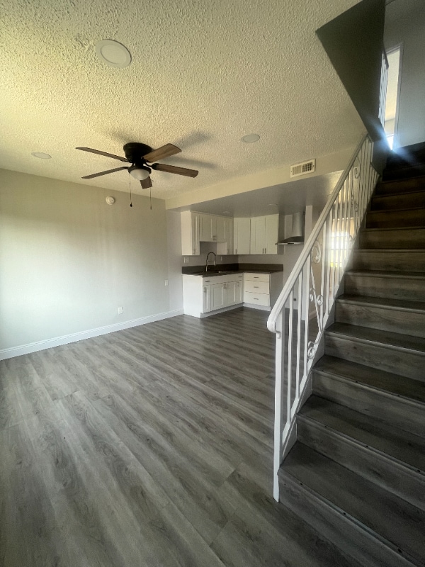 1156 W 39th St