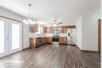 1117 Central Park Blvd N, Unit 0110 in Greenwood, IN - Foto de edificio - Building Photo